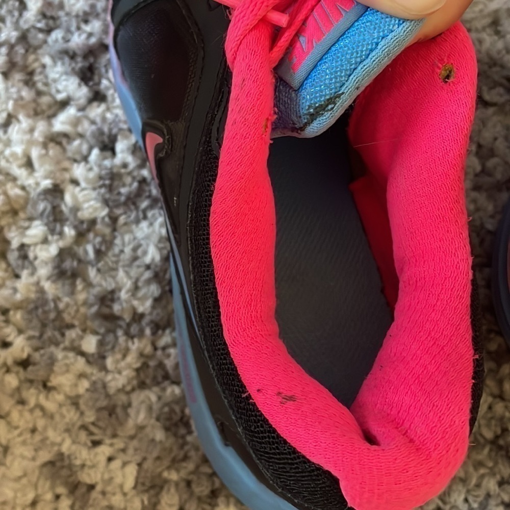 Womens Nike shoes - Picture 5 of 7